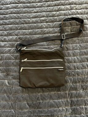 Baggallini Crossbody Bag Brown Lightweight with Silver Zippers